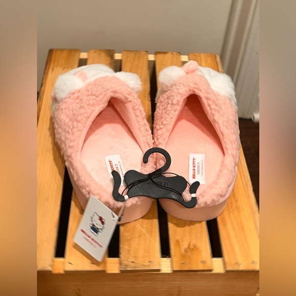 FOREVER 21 Hello Kitty Platform House Slippers medium NWT - Picture 8 of 9